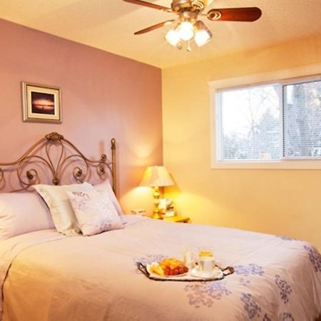 Wild Rose Bed & Breakfast Saskatoon Bilik gambar