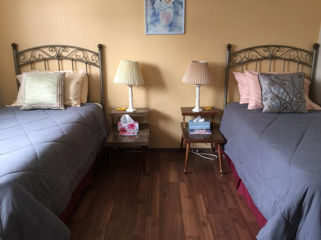 Wild Rose Bed & Breakfast Saskatoon Bilik gambar