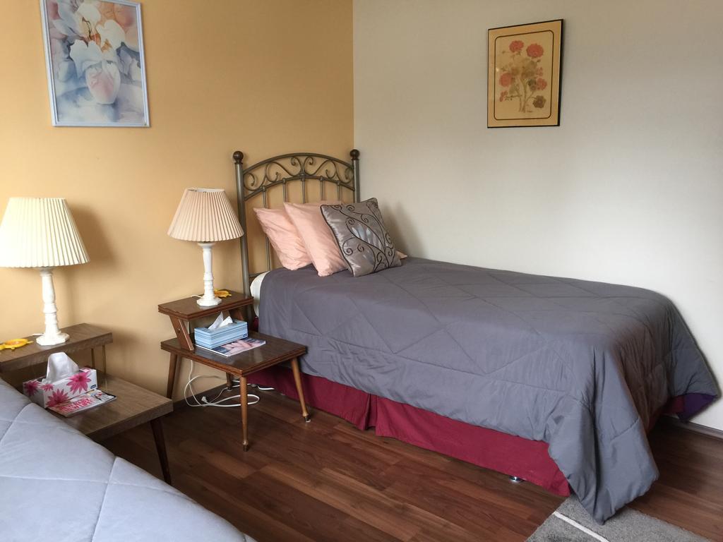 Wild Rose Bed & Breakfast Saskatoon Bilik gambar